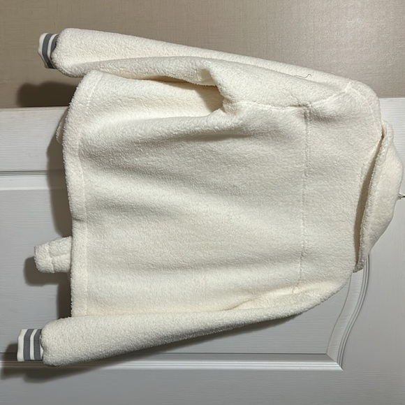 Cleo & Wolf soft white jacket. NWT. Size small - Picture 3 of 3